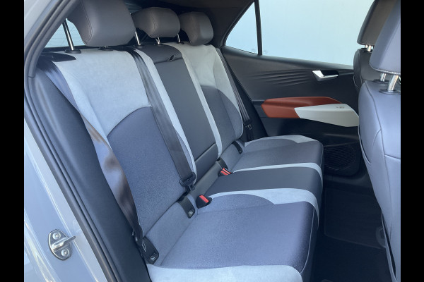 Volkswagen ID.3 First Plus 58 kWh Adap.Cruise Stoel/Stuurverw Navi Keyless 100% Elektrisch