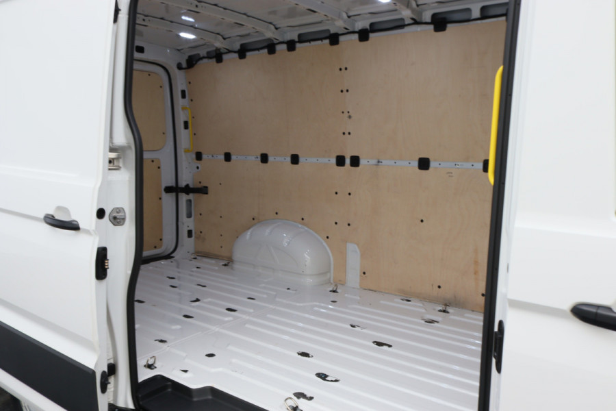 Volkswagen Crafter 35 2.0 TDI DSG 177 PK L3H2 Airco, LED, Camera, ACC, Apple Carplay, Verwarmde Stoelen, Trekhaak