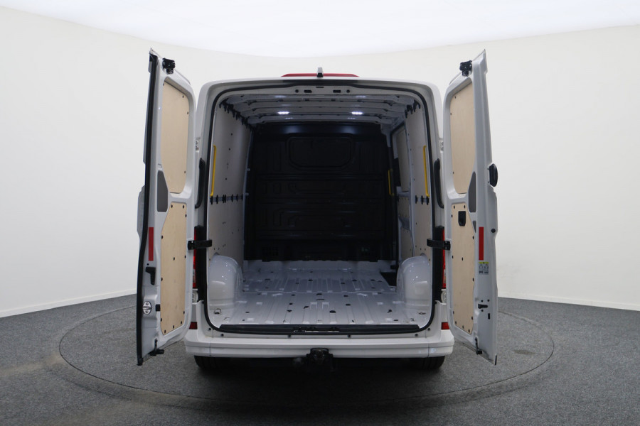 Volkswagen Crafter 35 2.0 TDI DSG 177 PK L3H2 Airco, LED, Camera, ACC, Apple Carplay, Verwarmde Stoelen, Trekhaak