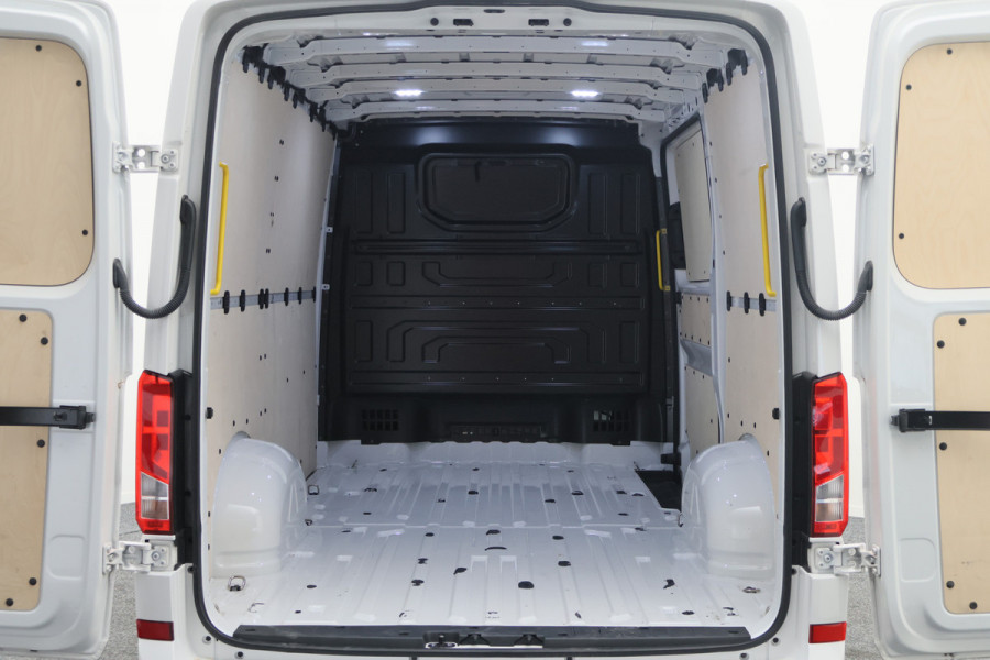 Volkswagen Crafter 35 2.0 TDI DSG 177 PK L3H2 Airco, LED, Camera, ACC, Apple Carplay, Verwarmde Stoelen, Trekhaak