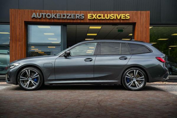 BMW 3 Serie Touring 330e High Executive M Sport Panodak Harman Kardon HUD Leer Alcantara