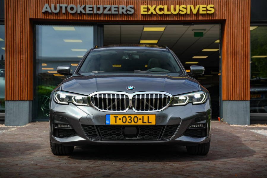 BMW 3 Serie Touring 330e High Executive M Sport Panodak Harman Kardon HUD Leer Alcantara