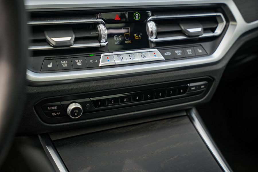 BMW 3 Serie Touring 330e High Executive M Sport Panodak Harman Kardon HUD Leer Alcantara