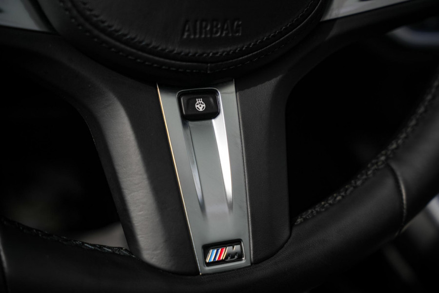 BMW 3 Serie Touring 330e High Executive M Sport Panodak Harman Kardon HUD Leer Alcantara