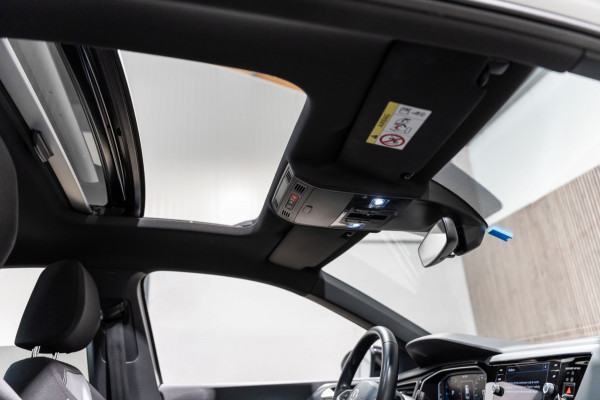 Volkswagen Taigo 1.0 TSI R-Line DSG PANO IQ
