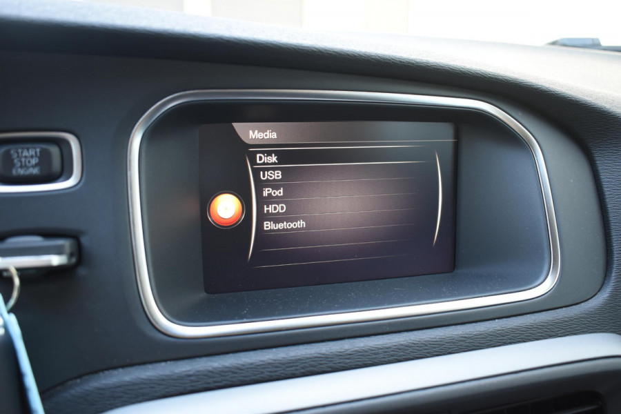 Volvo V40 T2 122PK Automaat Inscription / Navigatie / Stoelverwarming / Achteruitrijcamera / LED koplampen / Parkeersensoren / Cruise Control