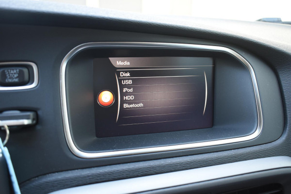 Volvo V40 T2 122PK Automaat Inscription / Navigatie / Stoelverwarming / Achteruitrijcamera / LED koplampen / Parkeersensoren / Cruise Control