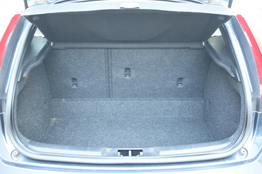 Volvo V40 T2 122PK Automaat Inscription / Navigatie / Stoelverwarming / Achteruitrijcamera / LED koplampen / Parkeersensoren / Cruise Control