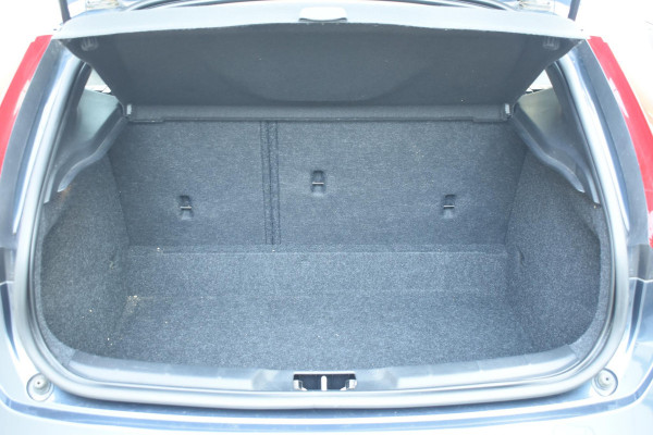 Volvo V40 T2 122PK Automaat Inscription / Navigatie / Stoelverwarming / Achteruitrijcamera / LED koplampen / Parkeersensoren / Cruise Control