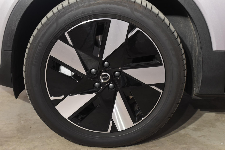 Volvo EX40 252PK Single Extended Range Core Business 82 kWh / Navigatie / Camera / Stuur & Stoelverwarming / Harman Kardon / Getinte Ramen / LM Velgen /