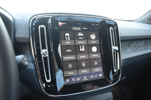 Volvo EX40 252PK Single Extended Range Core Business 82 kWh / Navigatie / Camera / Stuur & Stoelverwarming / Harman Kardon / Getinte Ramen / LM Velgen /