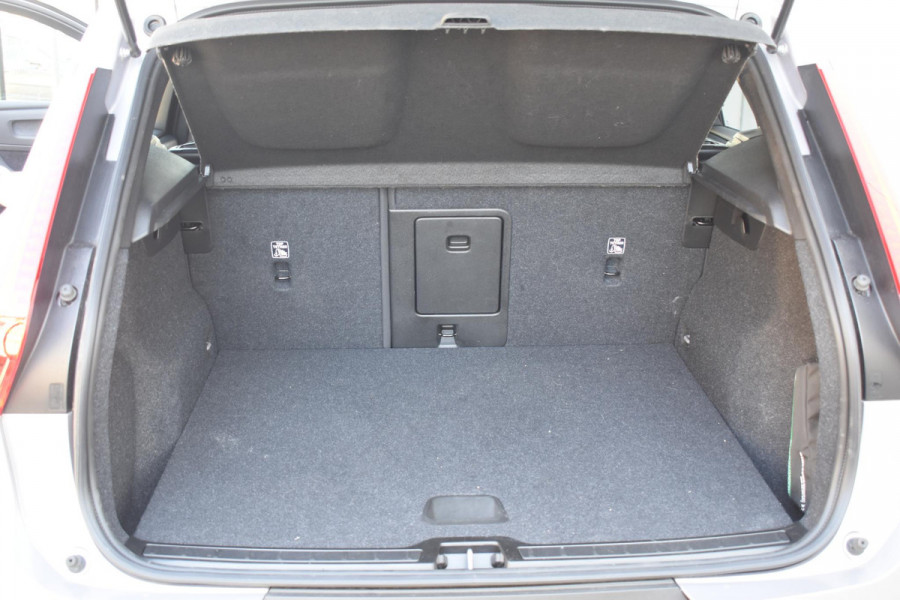 Volvo EX40 252PK Single Extended Range Core Business 82 kWh / Navigatie / Camera / Stuur & Stoelverwarming / Harman Kardon / Getinte Ramen / LM Velgen /