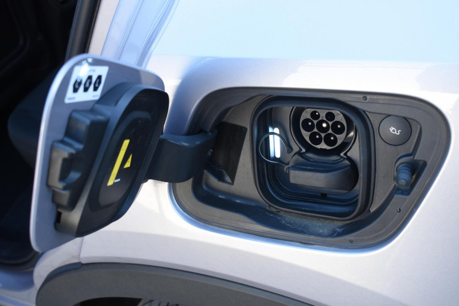 Volvo EX40 252PK Single Extended Range Core Business 82 kWh / Navigatie / Camera / Stuur & Stoelverwarming / Harman Kardon / Getinte Ramen / LM Velgen /