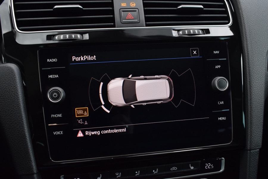 Volkswagen Golf 1.5 TSI 150pk DSG R-line | Pano | Virtual | LED | Dynaudio