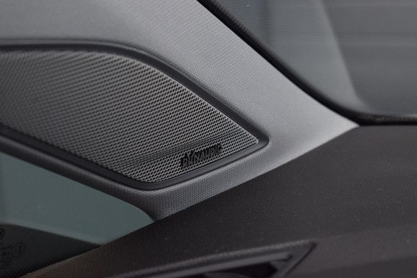 Volkswagen Golf 1.5 TSI 150pk DSG R-line | Pano | Virtual | LED | Dynaudio