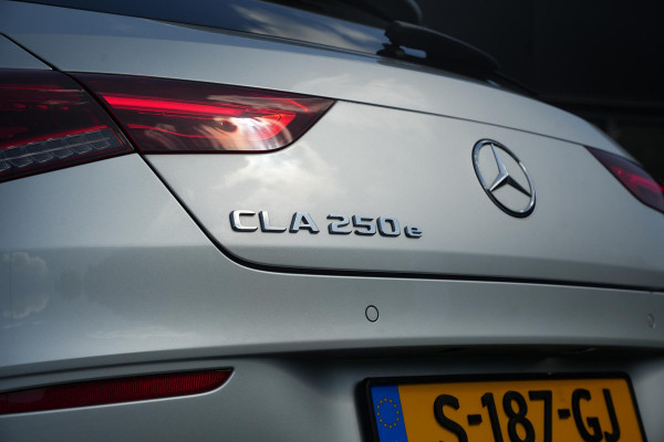 Mercedes-Benz CLA-Klasse Shooting Brake 250 e Premium Plus AMG Panoramadak Widescreen Camera LED