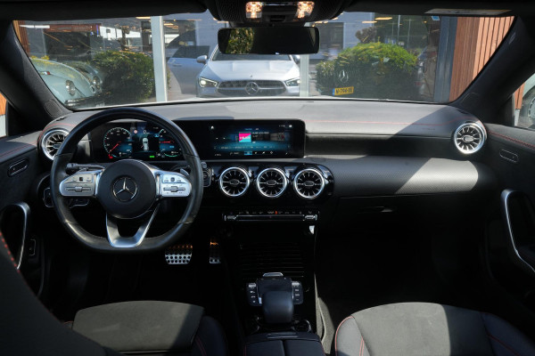 Mercedes-Benz CLA-Klasse Shooting Brake 250 e Premium Plus AMG Panoramadak Widescreen Camera LED