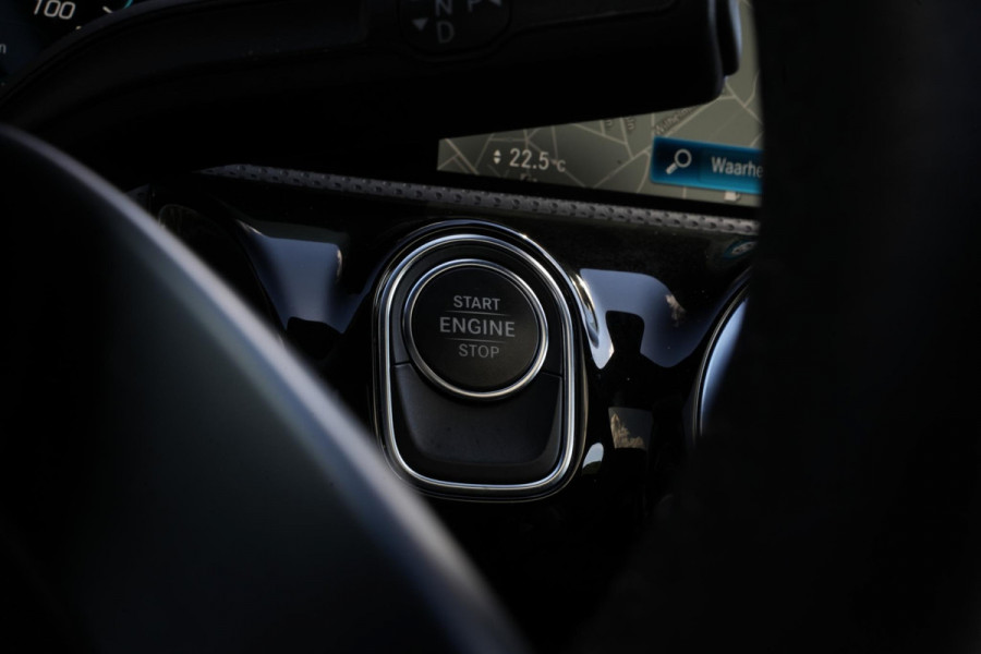 Mercedes-Benz CLA-Klasse Shooting Brake 250 e Premium Plus AMG Panoramadak Widescreen Camera LED