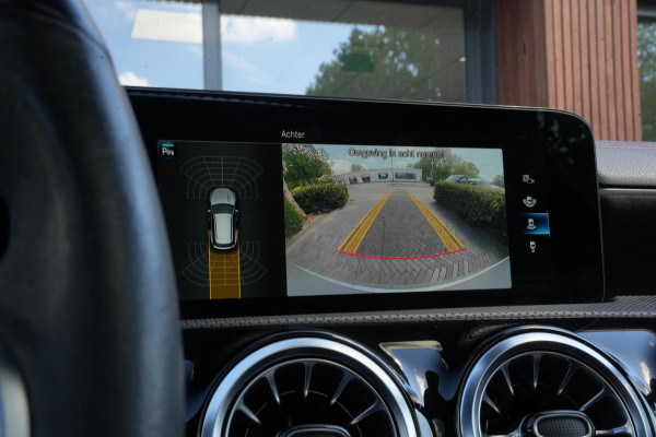 Mercedes-Benz CLA-Klasse Shooting Brake 250 e Premium Plus AMG Panoramadak Widescreen Camera LED