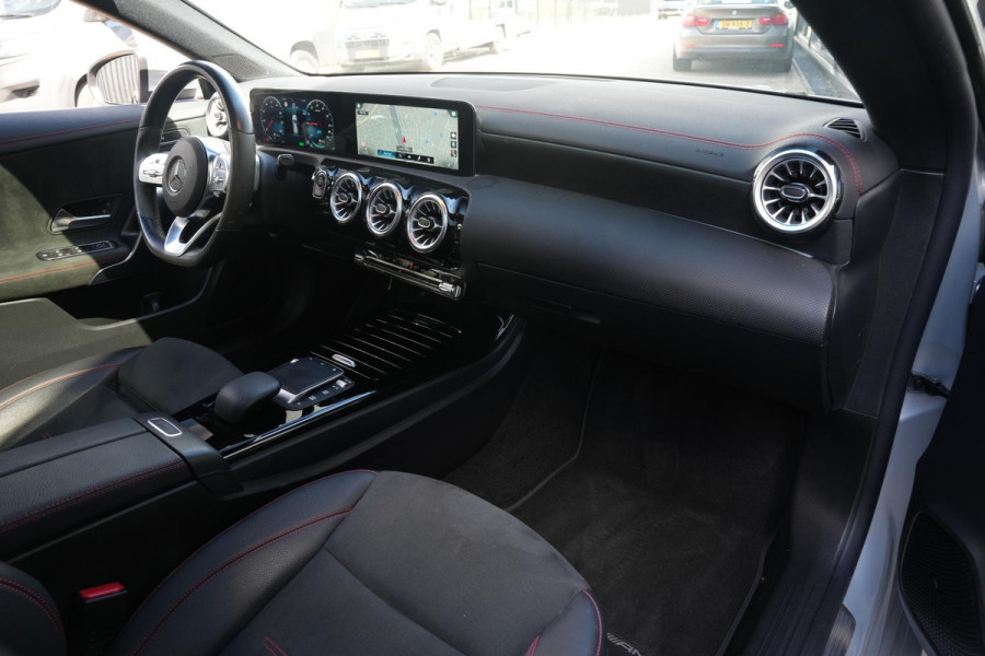 Mercedes-Benz CLA-Klasse Shooting Brake 250 e Premium Plus AMG Panoramadak Widescreen Camera LED