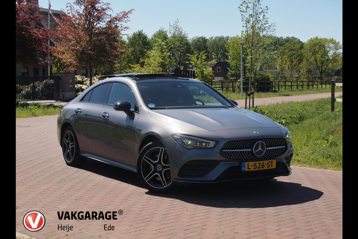 Mercedes-Benz CLA-Klasse 250 e Business Solution AMG Limited | Panoramadak | Camera | Sfeerverlichting | Apple Carplay |