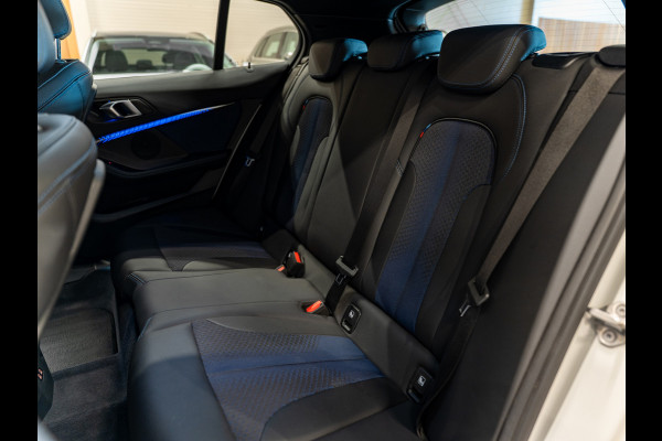 BMW 1-serie 118i M Sport High Executive, Apple Carplay, Digi Dash, Voll Led, Navi, Cruise, Amiënte Light, PDC, Volledig Onderhoud