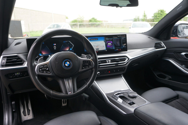 BMW 3 Serie Touring 320e LCI M-Sport Pro | ADAPTIVE LED | ACC | HEAD-UP | STOELVERW. | CAMERA |