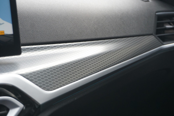 BMW 3 Serie Touring 320e LCI M-Sport Pro | ADAPTIVE LED | ACC | HEAD-UP | STOELVERW. | CAMERA |