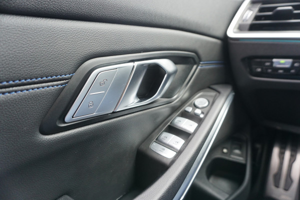 BMW 3 Serie Touring 320e LCI M-Sport Pro | ADAPTIVE LED | ACC | HEAD-UP | STOELVERW. | CAMERA |
