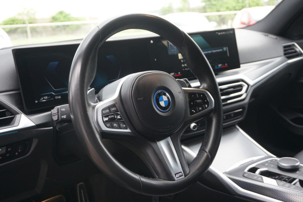 BMW 3 Serie Touring 320e LCI M-Sport Pro | ADAPTIVE LED | ACC | HEAD-UP | STOELVERW. | CAMERA |