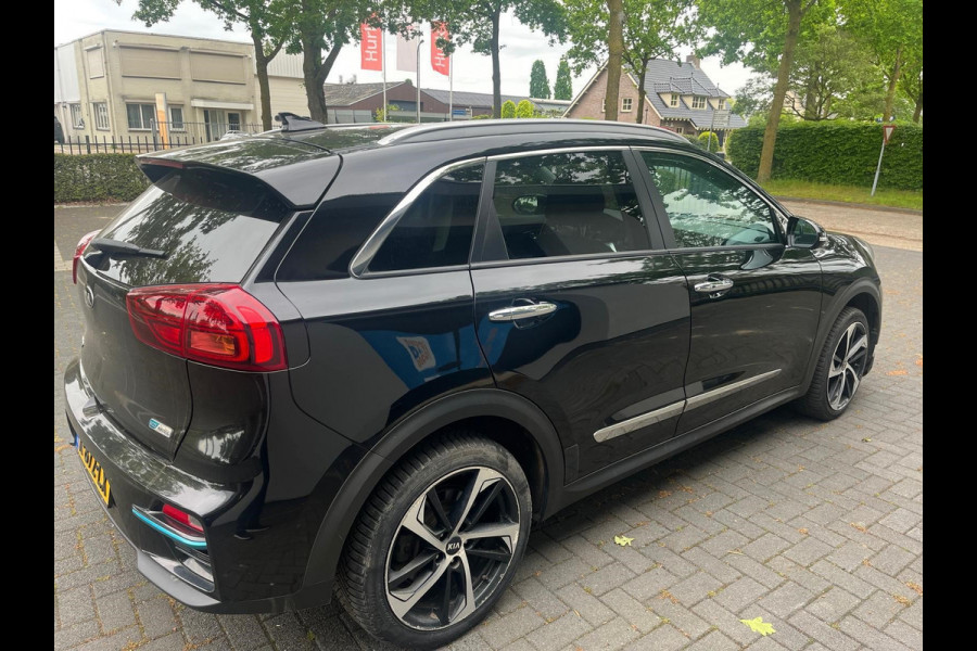 Kia e-Niro ExecutiveLine 64 kWh AIRCO I 3 FASEN OPLADER I LEDER INTERIEUR I NAV I COMPLETE UITVOERING