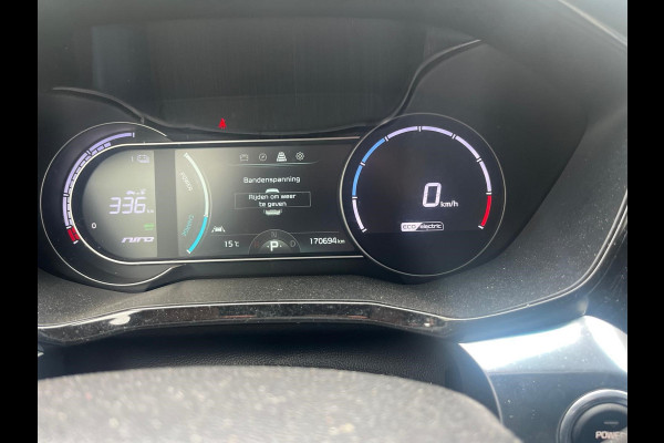 Kia e-Niro ExecutiveLine 64 kWh AIRCO I 3 FASEN OPLADER I LEDER INTERIEUR I NAV I COMPLETE UITVOERING
