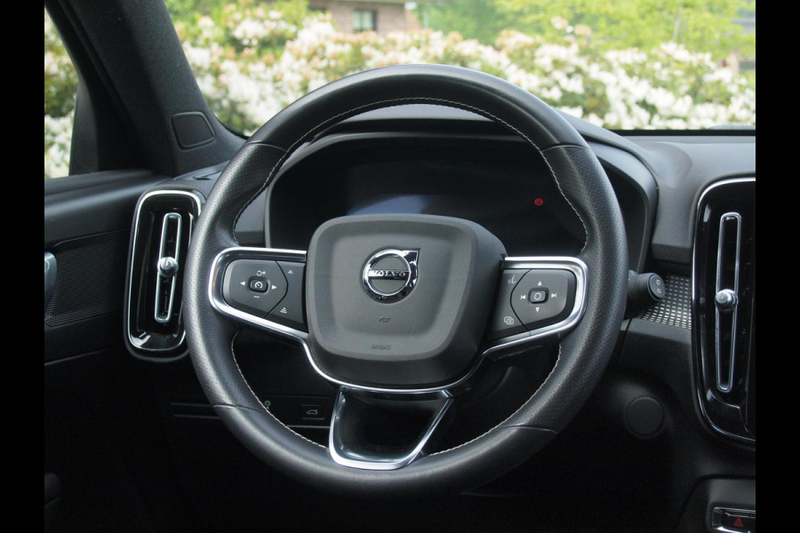 Volvo XC40 Recharge P8 AWD R-Design | Camera | Warmtepomp | Apple Carplay | Cruise Control |