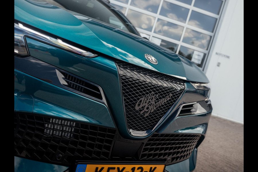 Alfa Romeo junior 1.2 Turbo Hybrid Ibrida Ti | Techno Pack | 18" | Schuif/Kanteldak | Verwarmbare voorruit | Bicolore