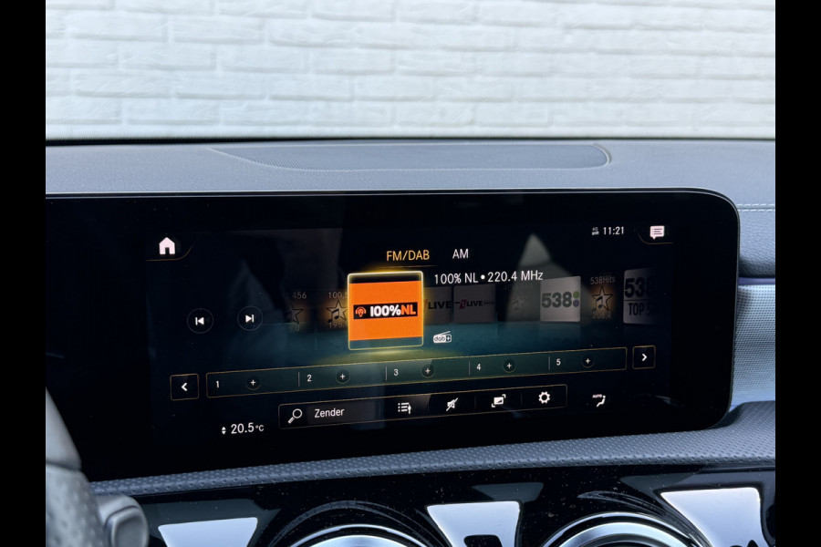 Mercedes-Benz A-Klasse 180 Business Solution AMG | Pano | CarPlay | Ambient Light | Camera | 18 inch