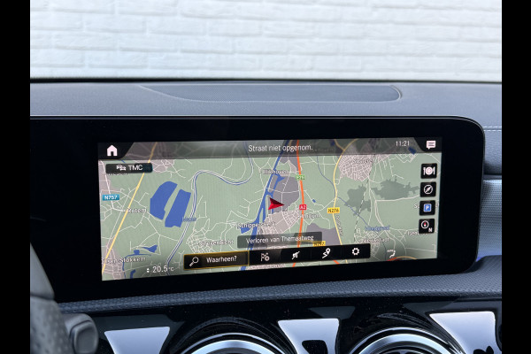 Mercedes-Benz A-Klasse 180 Business Solution AMG | Pano | CarPlay | Ambient Light | Camera | 18 inch