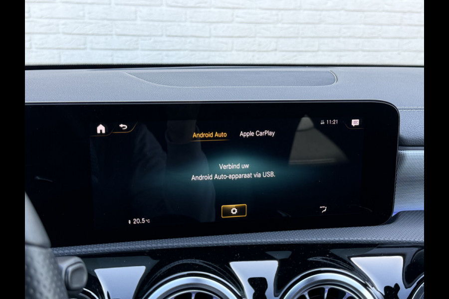 Mercedes-Benz A-Klasse 180 Business Solution AMG | Pano | CarPlay | Ambient Light | Camera | 18 inch