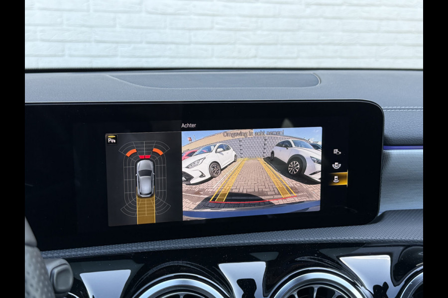 Mercedes-Benz A-Klasse 180 Business Solution AMG | Pano | CarPlay | Ambient Light | Camera | 18 inch