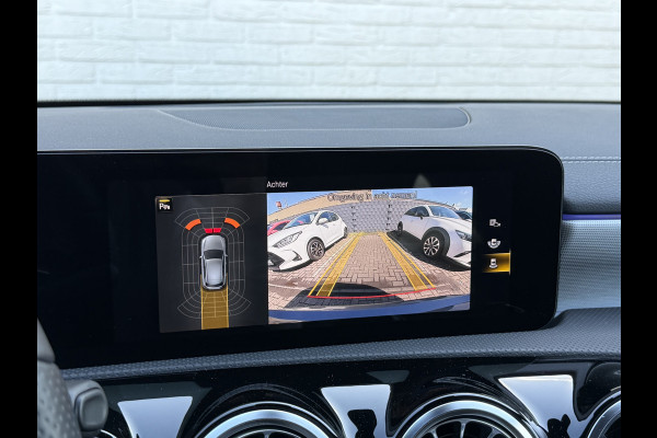Mercedes-Benz A-Klasse 180 Business Solution AMG | Pano | CarPlay | Ambient Light | Camera | 18 inch