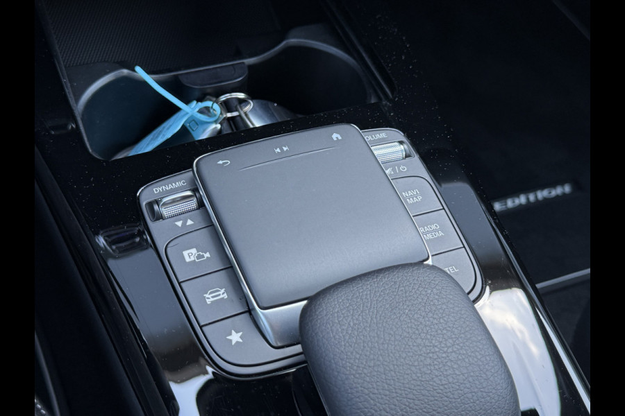Mercedes-Benz A-Klasse 180 Business Solution AMG | Pano | CarPlay | Ambient Light | Camera | 18 inch