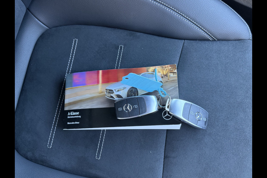 Mercedes-Benz A-Klasse 180 Business Solution AMG | Pano | CarPlay | Ambient Light | Camera | 18 inch