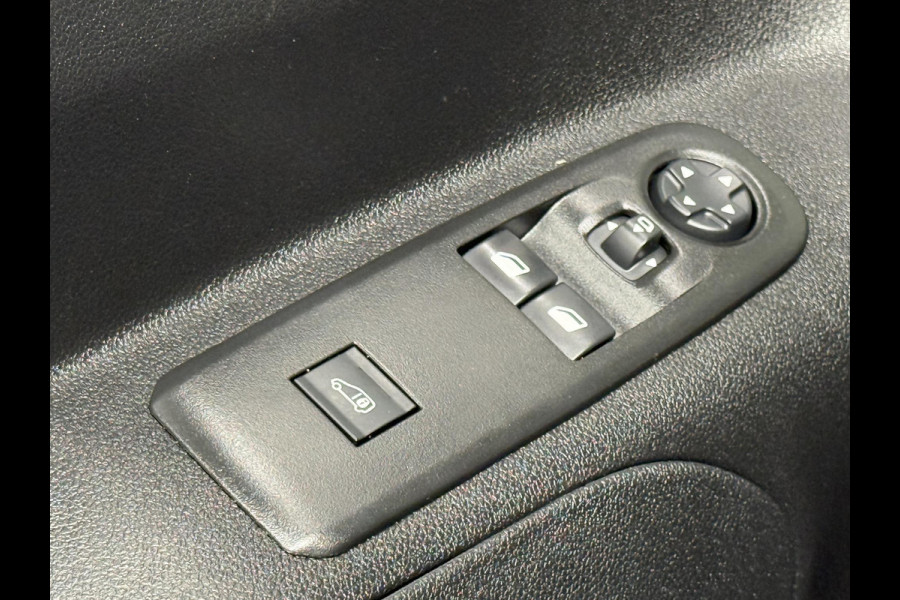 Peugeot Partner 1.5 BlueHDi 130PK L1 Automaat Airco Cruise Control Apple Carplay/ Android Auto Trekhaak Blindspot Rondomzicht camera volledig digitaal instrumentenpaneel