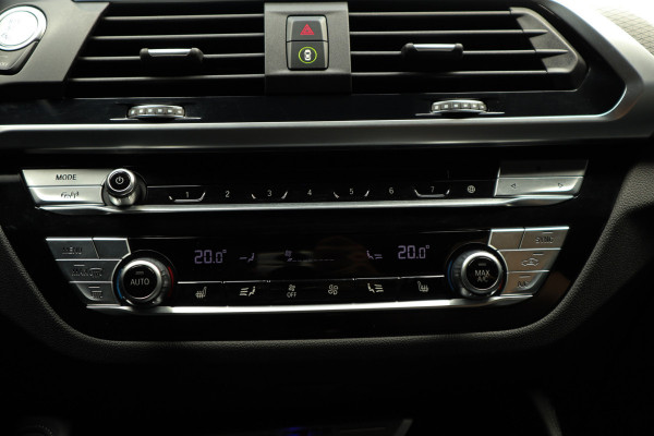BMW X4 M40i HUD Panodak 360° Harman K Leer ACC Navi Keyless Entry & Go Elektr. uitklapbare trekhaak Elektr. bedienbare achterklep Memory seats Climate voor & achter PDC Zwarte hemelbekleding 21 inch LM v
