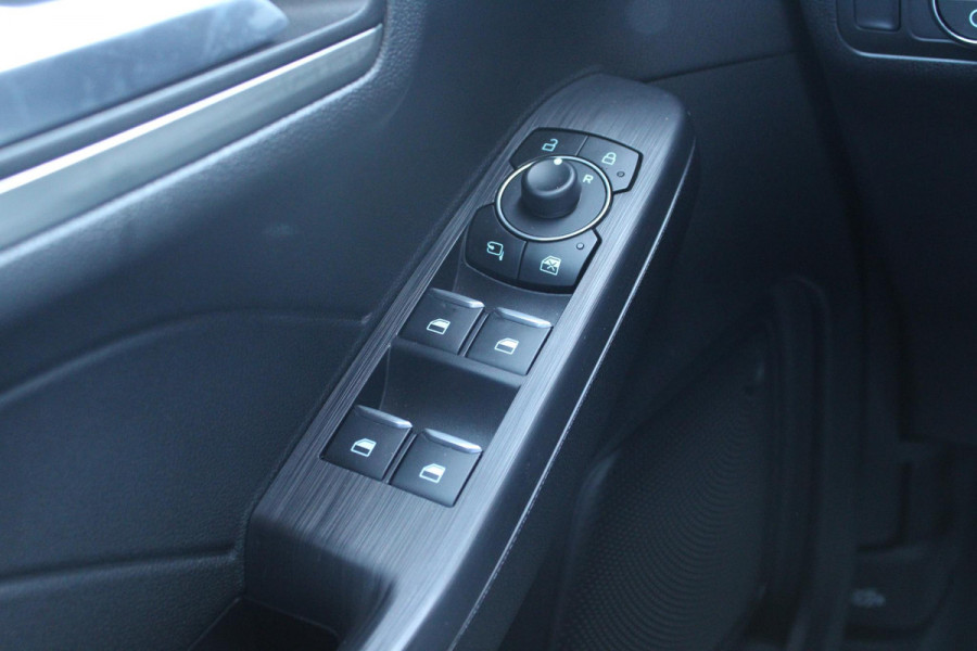 Ford Kuga 2.5 PHEV Titanium | Stoel + Stuurverwarming | Adaptive Cruise Control | Full LED | Camera | Head-Up Display | BLIS |
