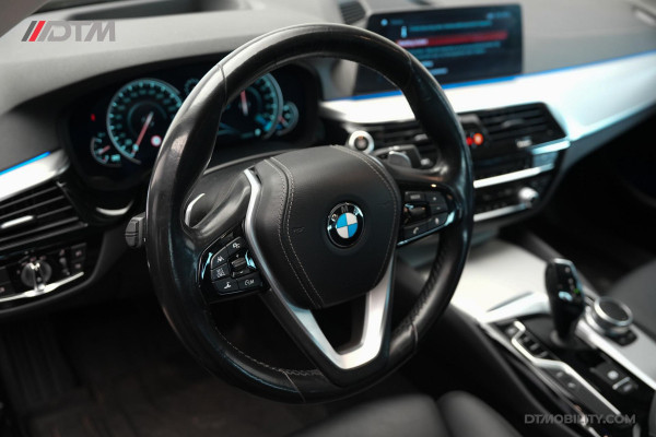 BMW 5 Serie 530e High Executive | Schuifdak | Adaptief cruise