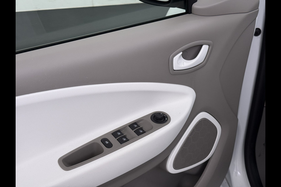 Renault ZOE R90 Life 41kWh Koop Accu! Navi Ecc Apple Carplay Android Auto Cruise Control Pdc Keyless Bluetooth Led Regen-Lichtsensor Isofix Eigen Accu ! SOH 85% Origineel Nederlandse Auto