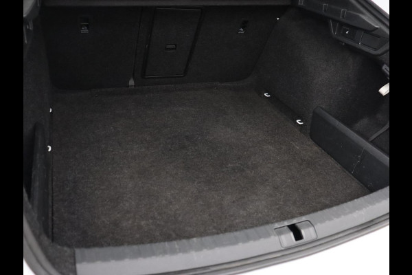Škoda Octavia 1.0 e-TSI Sport | Adaptive cruise | Carplay | Side Assist | Sportstoelen | Stuurverwarming | Trekhaak | Navigatie | Parkeerhulp | Full LED | 18'' | Digital Cockpit | Climate control | Bluetooth