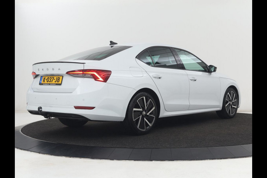 Škoda Octavia 1.0 e-TSI Sport | Adaptive cruise | Carplay | Side Assist | Sportstoelen | Stuurverwarming | Trekhaak | Navigatie | Parkeerhulp | Full LED | 18'' | Digital Cockpit | Climate control | Bluetooth