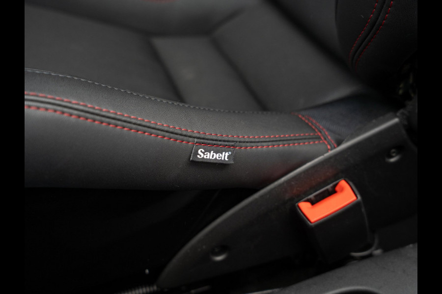 Abarth 595C Competizione 180PK / Carbon / Xenon / Koni / Brembo / Monza / Carplay