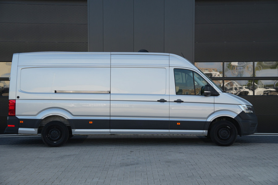 Volkswagen Crafter 35 2.0 TDI L4H3 140pk Automaat - ACC - LED - Geveerde Stoel - Carplay - Camera - Betimmering - Rijklaar